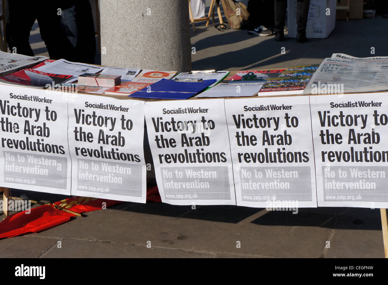 Lavoratore socialista stand ad Amnesty International manifestazione a Londra a sostegno della primavera araba Foto Stock
