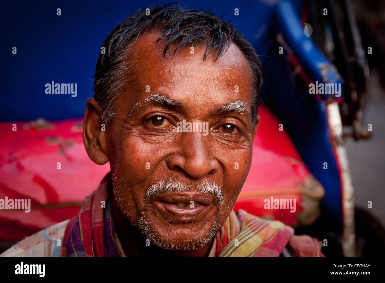Ritratto di rickshaw coolie da Calcutta, West Bengal, India Foto Stock