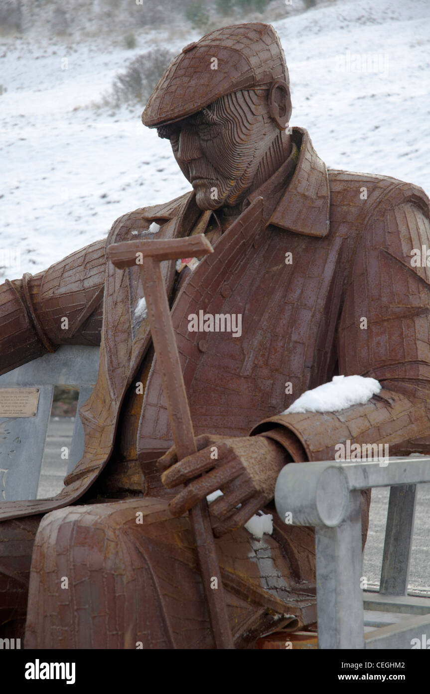 "Freddie Gilroy e Belsen Strangler'. Una scultura da Ray Lonsdale. Foto Stock