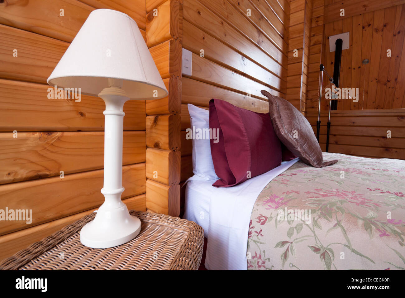 Dettaglio del mountain lodge in camera da letto. Fox Glacier Lodge, Fox Glacier, Costa Ovest, South Island, in Nuova Zelanda. Foto Stock