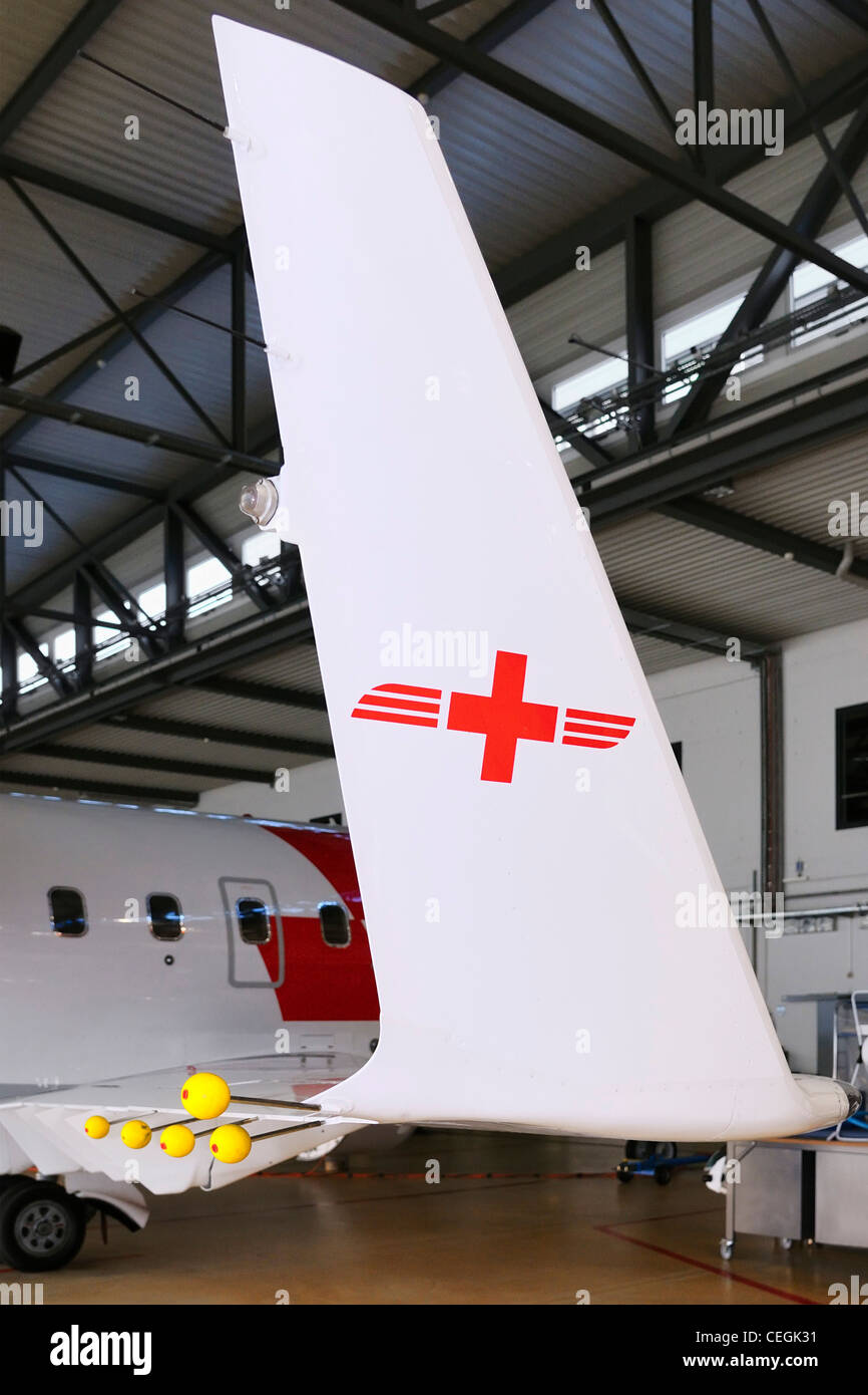 Alette sull'ala destra di un Bombardier Challenger CL-604 presso la sede REGA, Zuerich-Kloten, Zuerich, Svizzera. Foto Stock