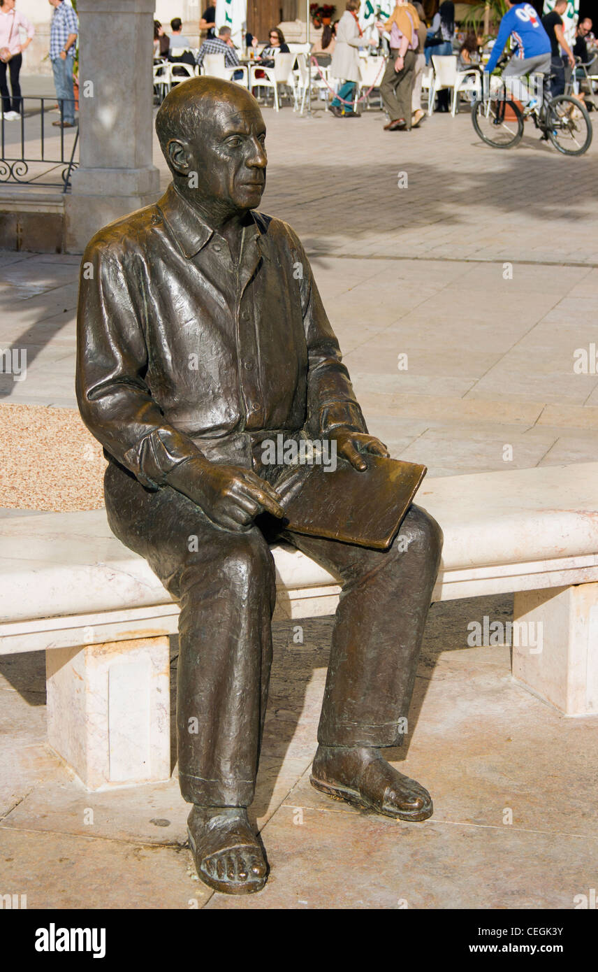 Statua di bronzo di Pablo Picasso da Francisco Lopez, in Plaza de la Merced, Malaga, Andalusia, Spagna Foto Stock