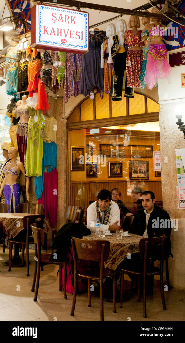 Cafe all'interno del Grand Bazaar, Beyazit, Istanbul, Turchia Foto Stock