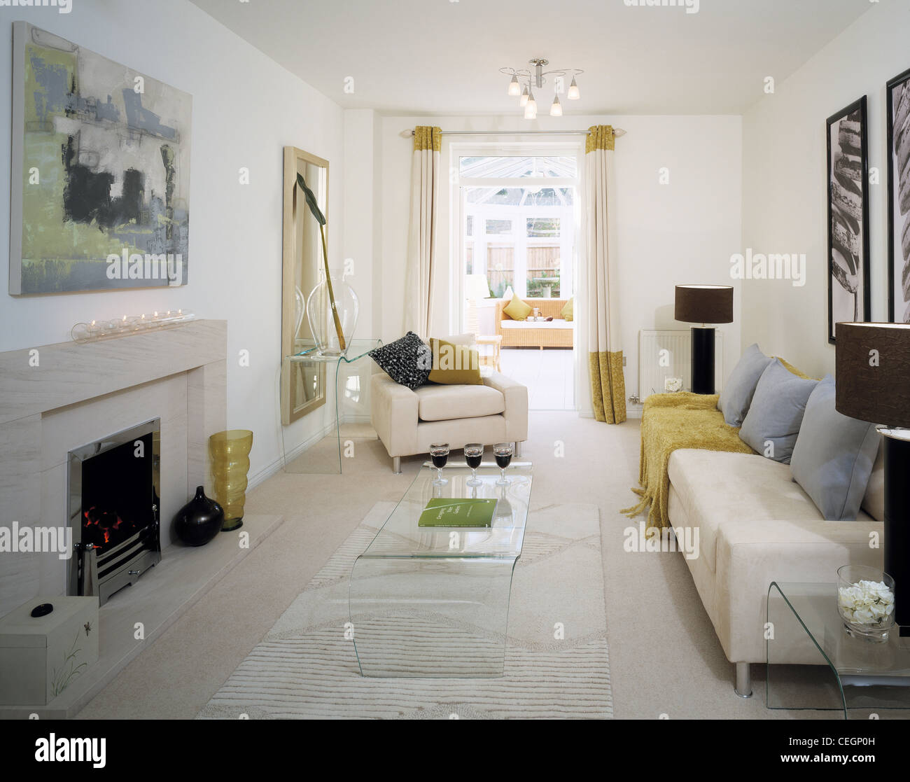 Lounge vista guardando sulla veranda Foto Stock