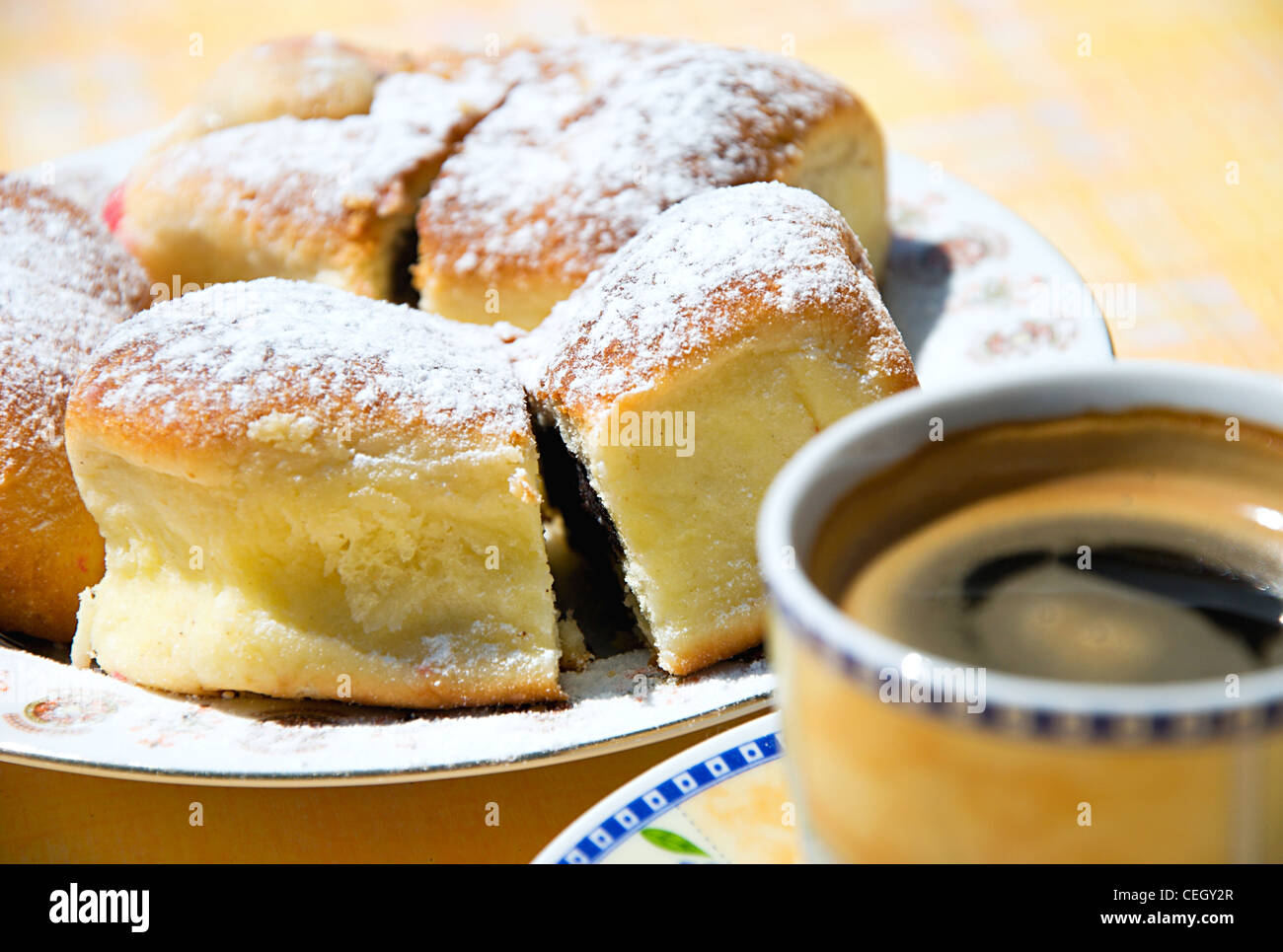 Cuocere la torta ripiena e caffè. Foto Stock