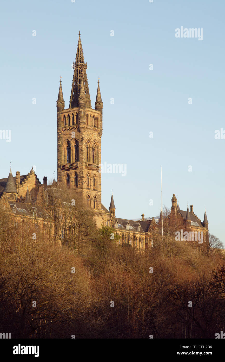 Università di Glasgow, facciata sud dell'edificio principale che mostra il Campanile, Gilmorehill Campus, Scozia, Regno Unito Foto Stock