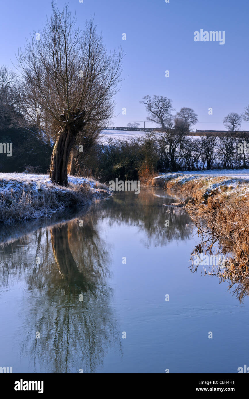 Il fiume Avon in inverno - Wiltshire Foto Stock