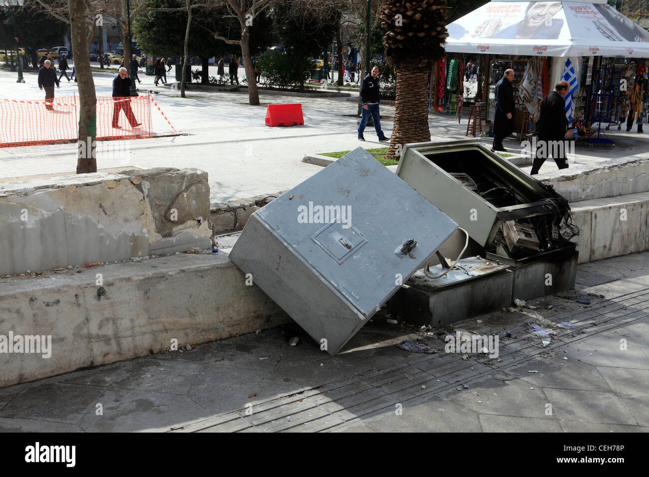 Grecia Atene piazza Syntagma distruzione dopo i tumulti Foto Stock