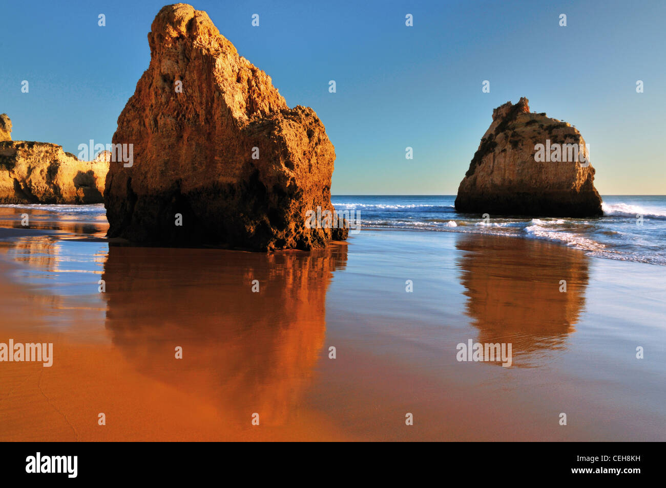 Il Portogallo, Algarve: Spiaggia Prainha a bassa marea Foto Stock