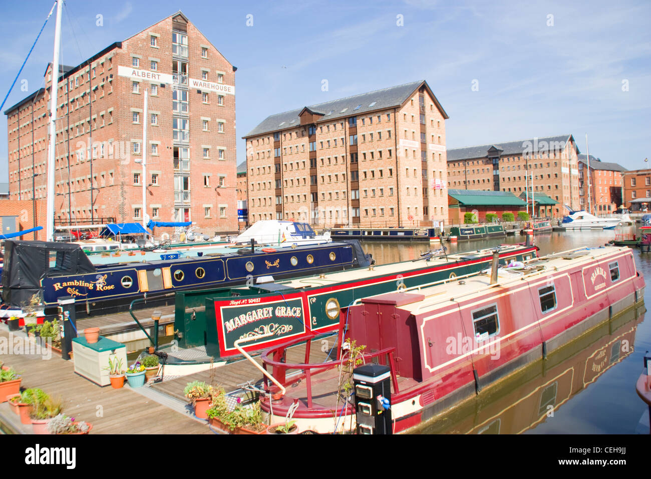 Marina & restaurato magazzini Gloucester Docks Gloucestershire England Regno Unito Foto Stock