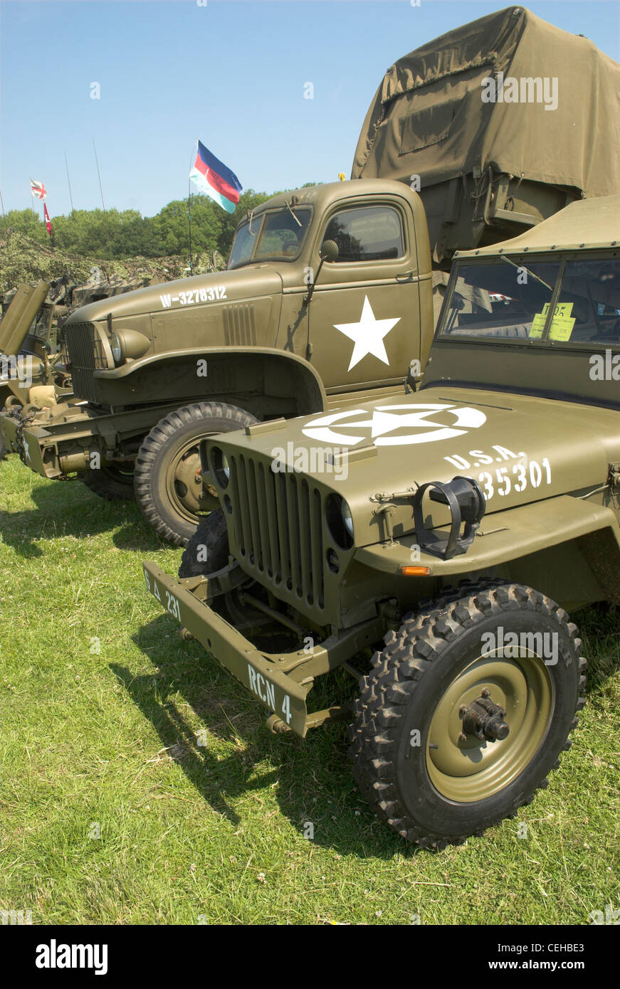 Noi WW II veicoli militari sul visualizzatore in corrispondenza di un vapore e veicolo vintage rally in West Sussex. Foto Stock