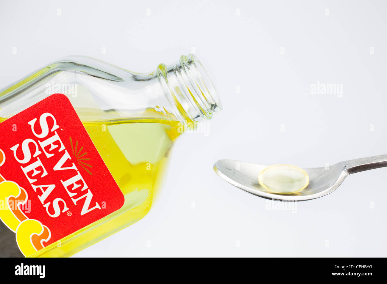 Sette Mari Olio Di Fegato Di Merluzzo Liquido Viene Versato