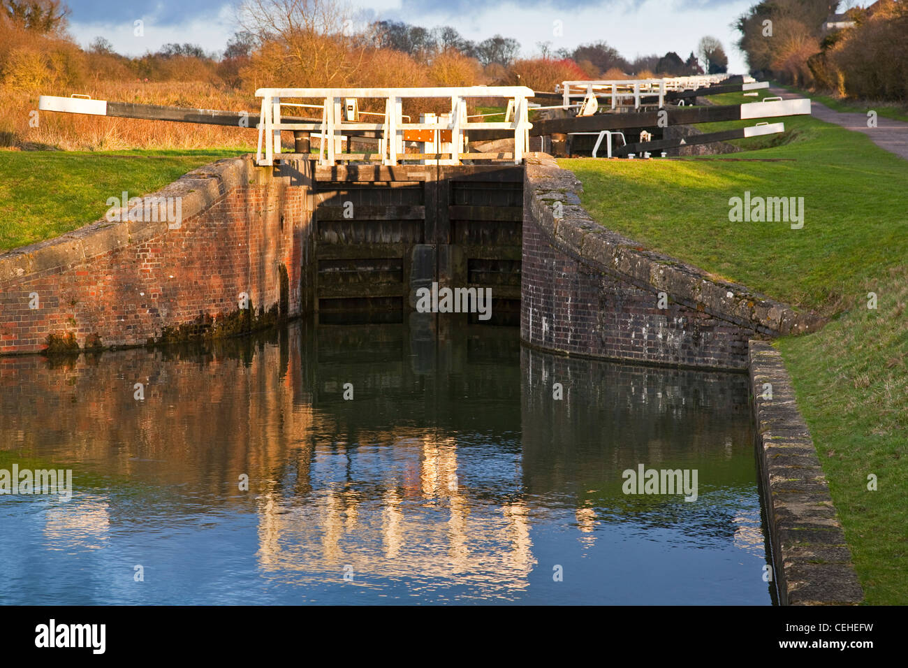 Una vista delle serrature a Caen collina vicino Devizes Wiltshire sul Kennet and Avon Canal Foto Stock