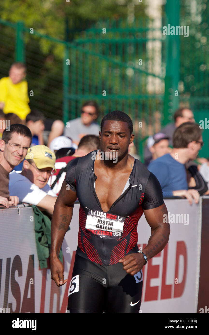 Sprinter americano Justin Gatlin festeggia dopo la finitura secondo in 100 metri al 2011 USATF cittadini immagine presa dalla folla Foto Stock