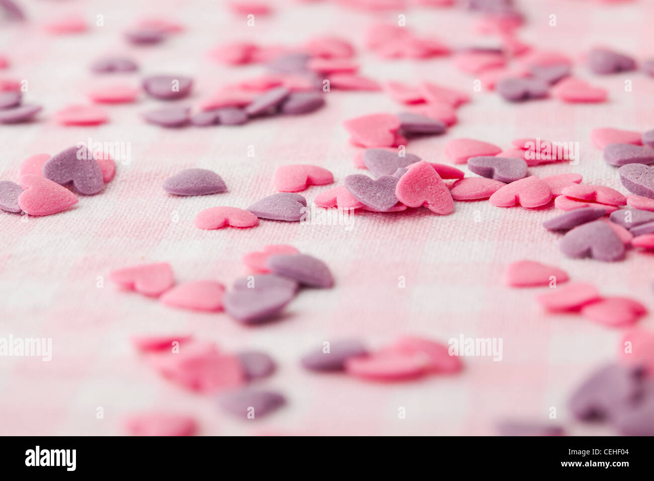 Close-up di piccoli cuori per il giorno di San Valentino. Studio shot. Foto Stock