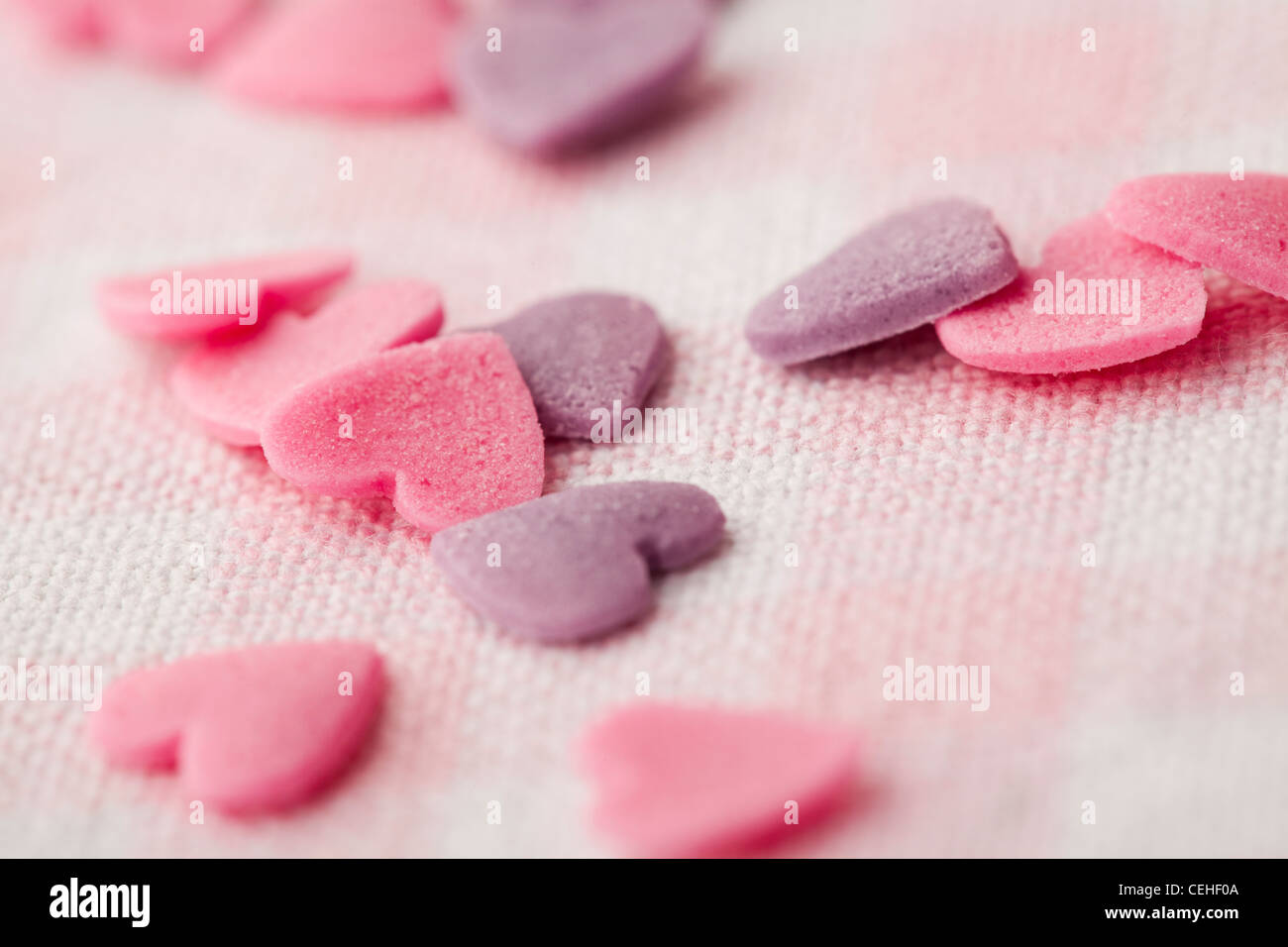Close-up di piccoli cuori per il giorno di San Valentino. Studio shot. Foto Stock
