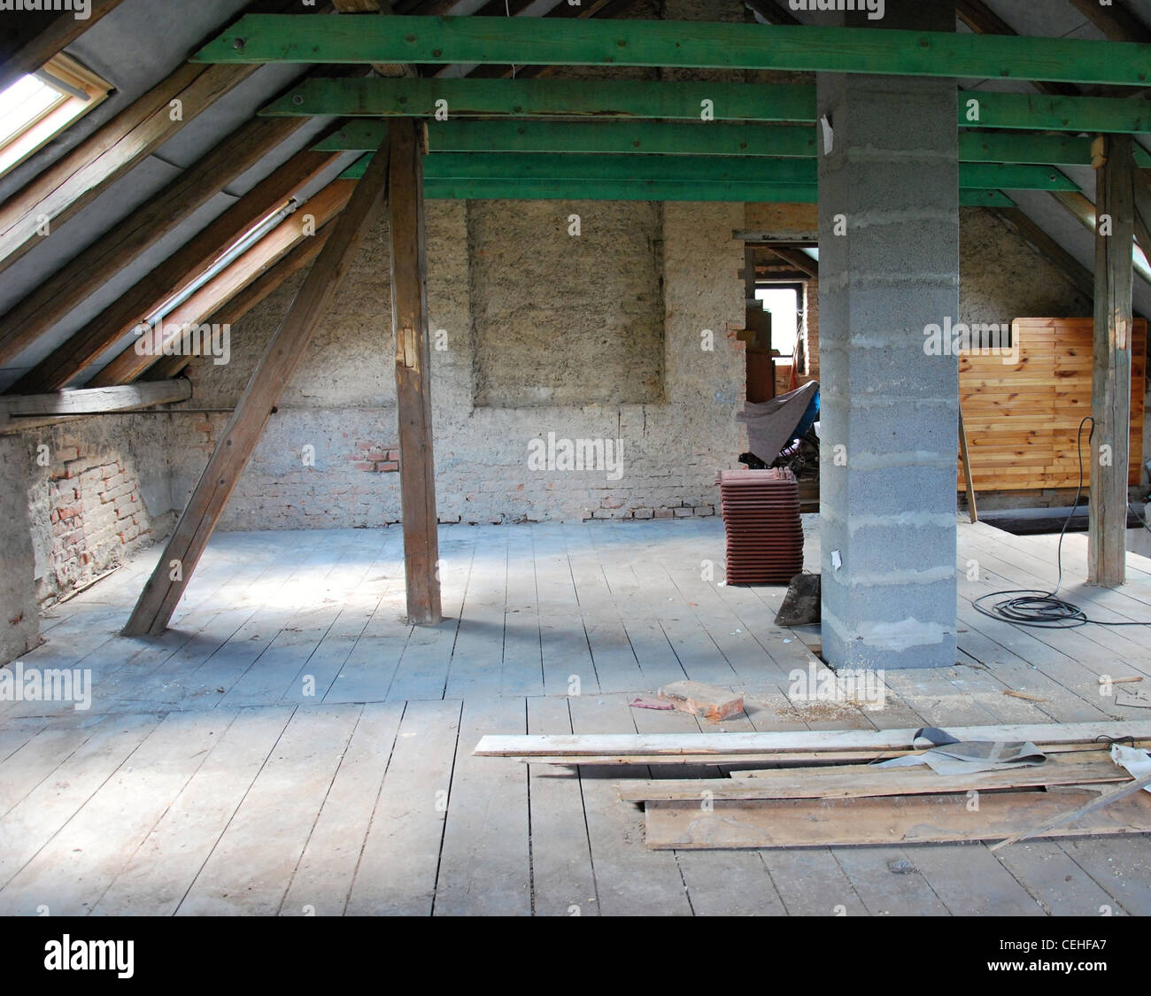 Foto di attico costruzione in cottage. Foto Stock