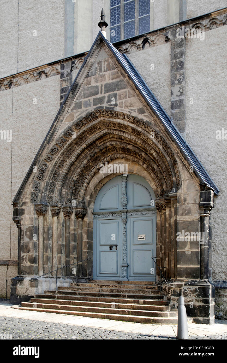 Portale della chiesa Peterskirche sulla banca del fiume Lausitzer Neisse in Goerlitz. Foto Stock