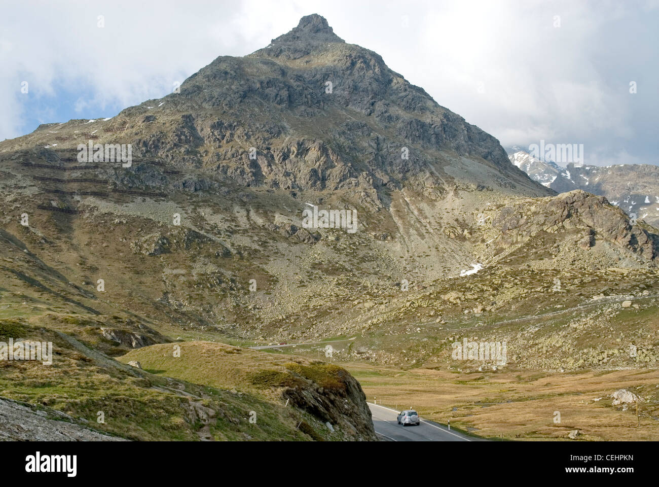 Paesaggio di montagna a Passo dello Julier, Engadina, Svizzera. Berglandschaft am JulierPass im Frühjahr, Oberengadin, Schweiz Foto Stock