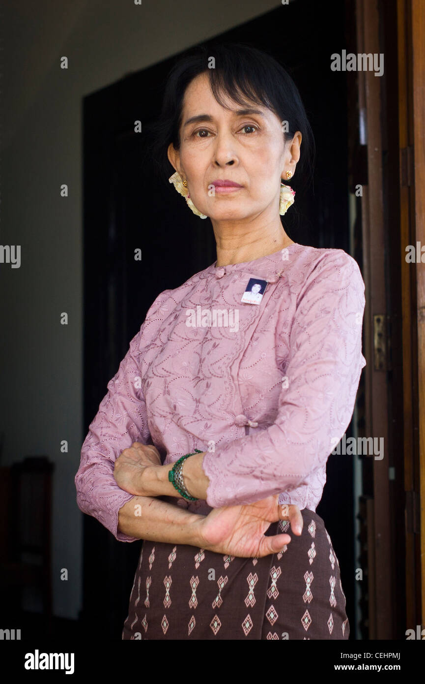 Aung San Suu Kyi, cancelliere di Stato del Myanmar il governo e i leader della Lega nazionale per la democrazia partito (NLD) nella sua casa di Yangon MYANMAR Birmania Foto Stock