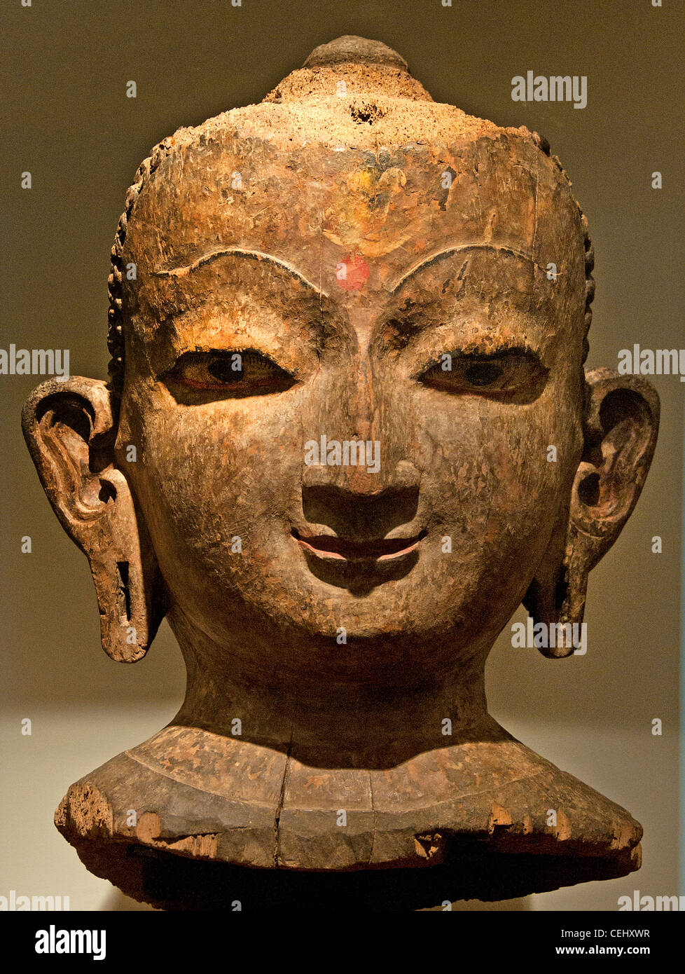 Jina testa di legno con tracce di policromia del XVIII secolo D.C. Il Nepal Il Nepal Foto Stock