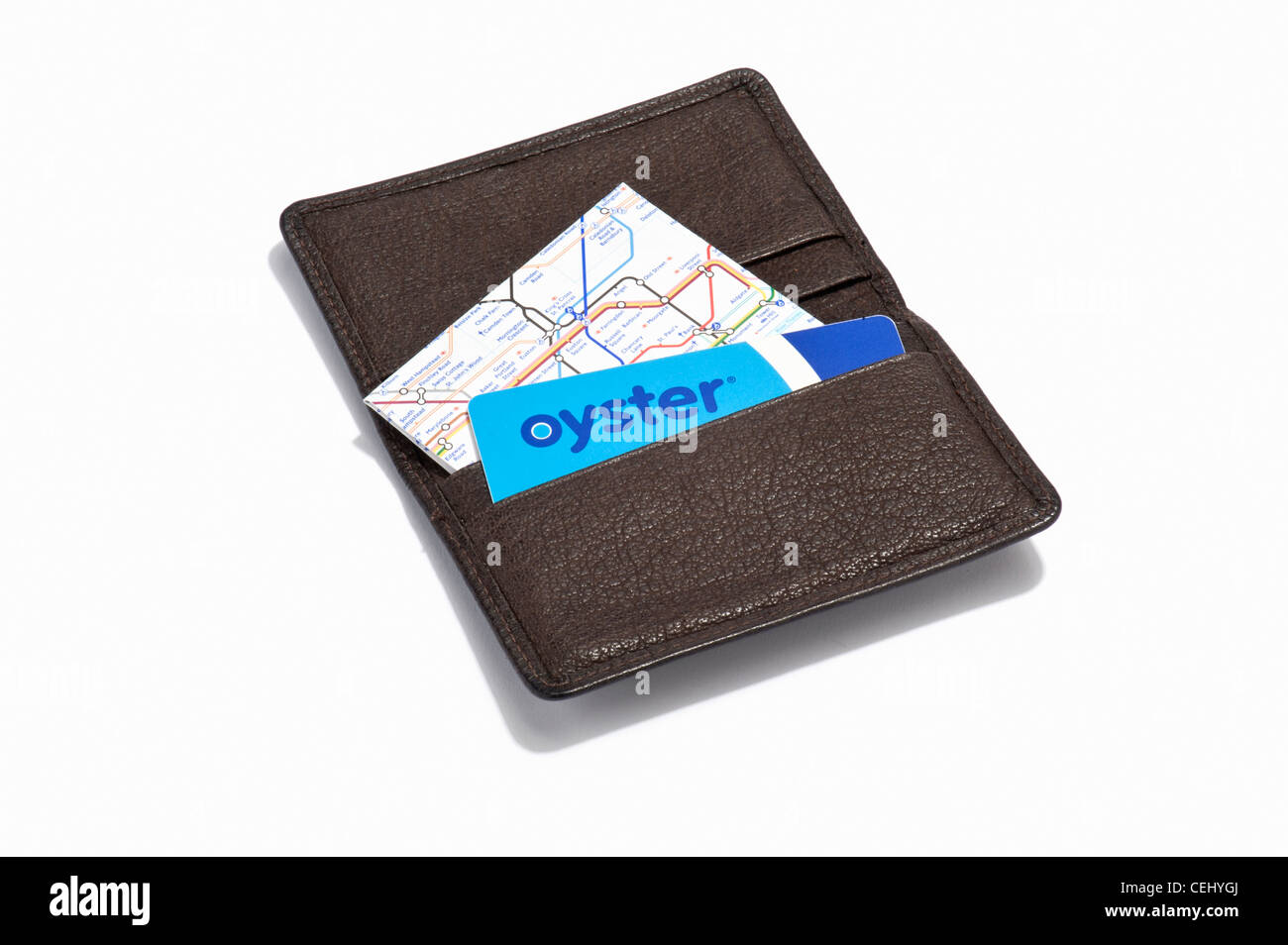 La Oyster card e la mappa della metropolitana in una pelle il titolare della carta Foto Stock