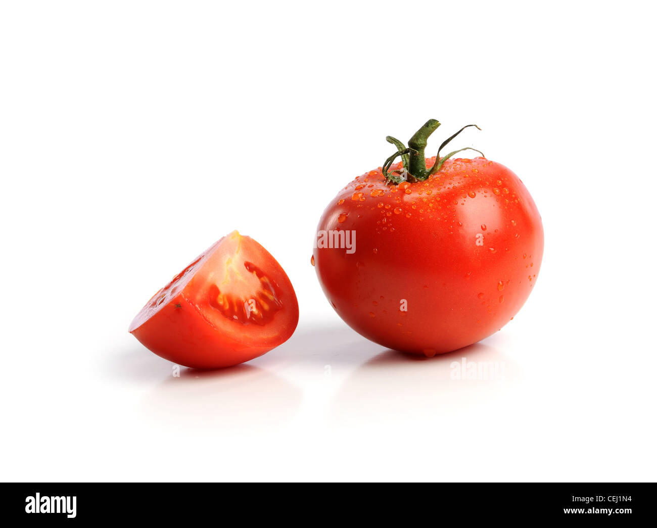 Pomodori rossi isolato su uno sfondo bianco Foto Stock