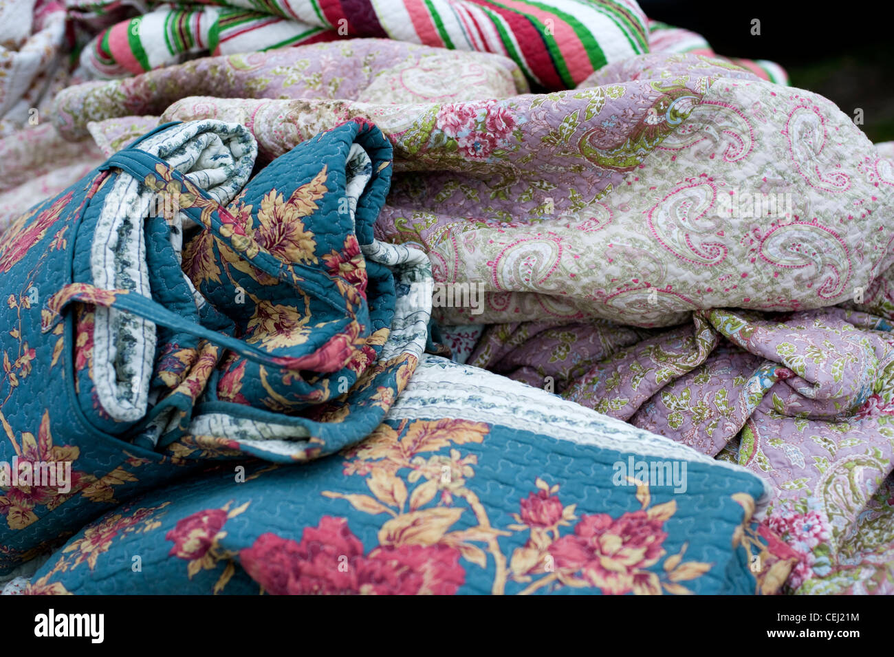 Vintage coperte / trapunte, Paisley e disegni floreali, Southampton Foto Stock