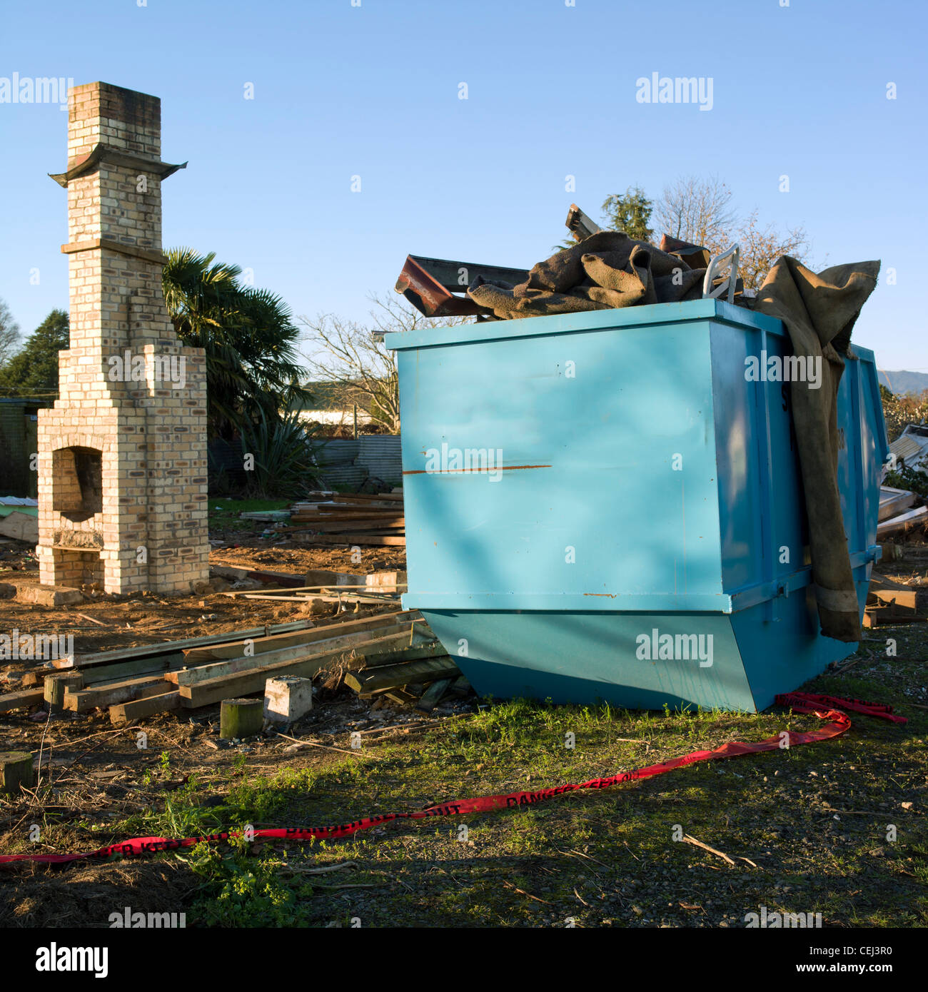 Caminetto/camino è tutto ciò che rimane dopo una vecchia villa/ casa è stata demolita Foto Stock