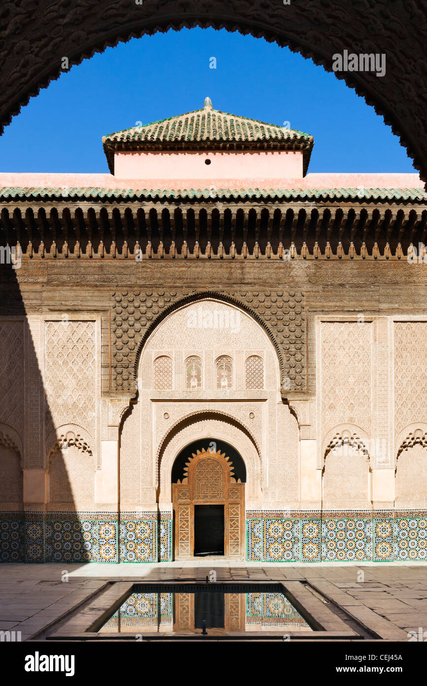 Cortile del Ben Yousse Medersa (madrasa), quartiere Medina, Marrakech, Marocco, Africa del Nord Foto Stock