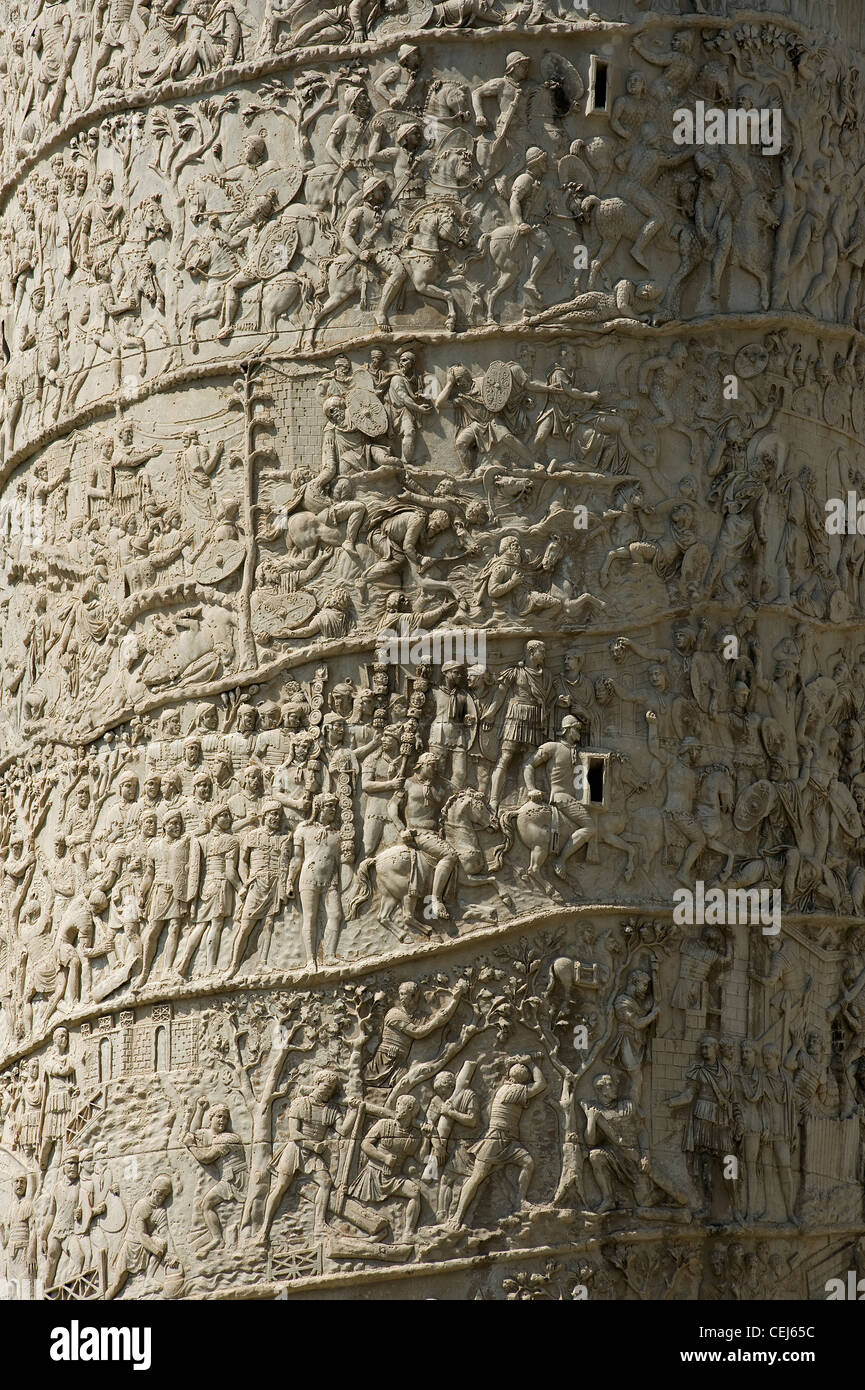 Dettaglio della Colonna di Traiano, il Foro di Traiano, Roma, Lazio, Italia Foto Stock