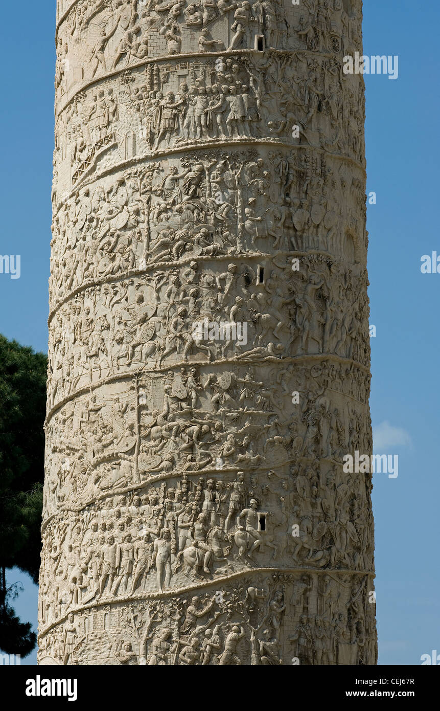 Dettaglio della Colonna di Traiano, il Foro di Traiano, Roma, Lazio, Italia Foto Stock