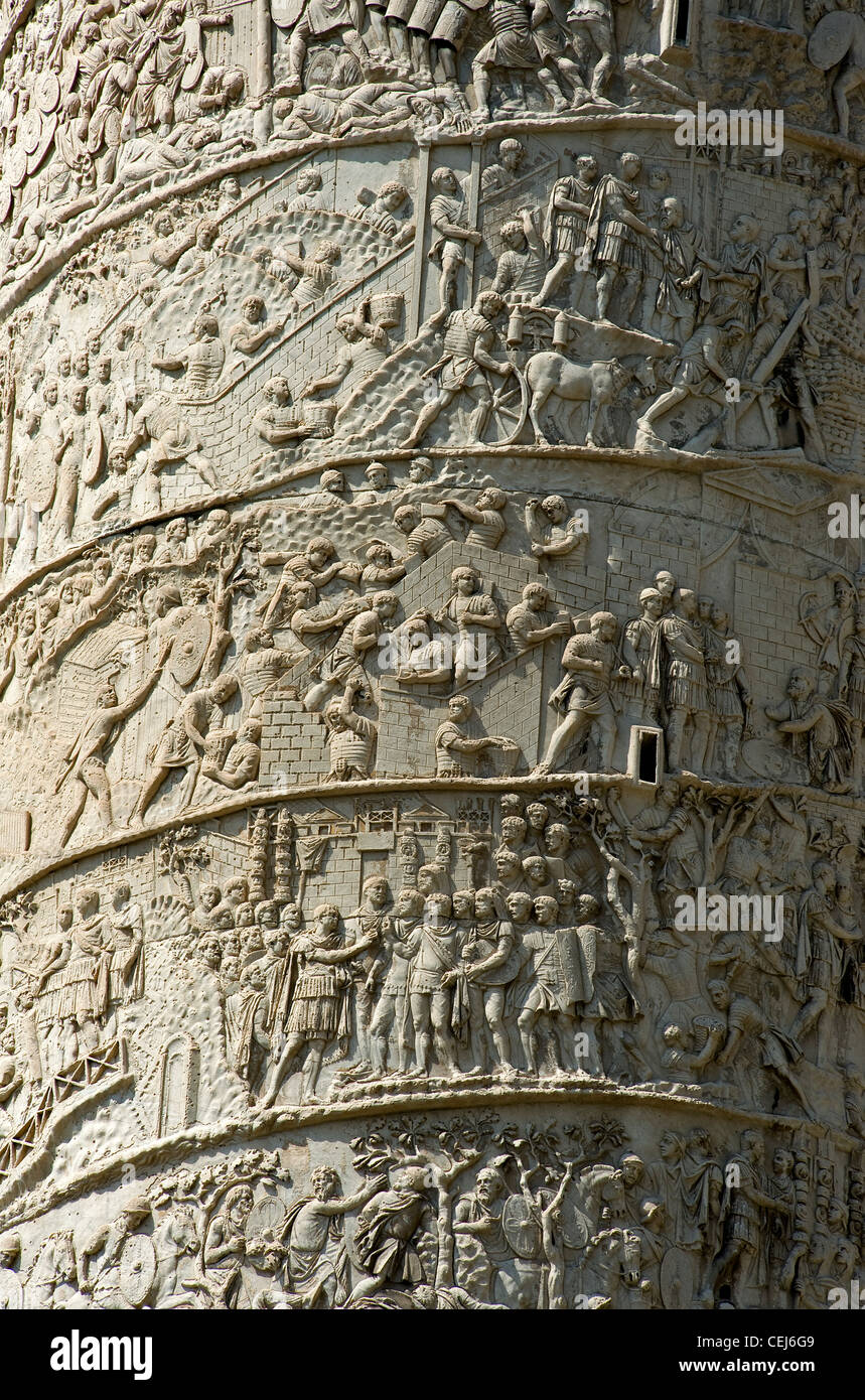 Dettaglio della Colonna di Traiano, il Foro di Traiano, Roma, Lazio, Italia Foto Stock