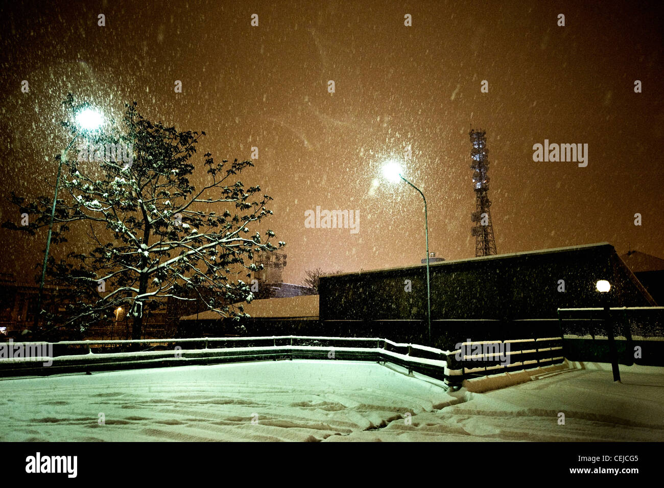 Snowy scena in bovisa neighboorhood di milano, Italia Foto Stock