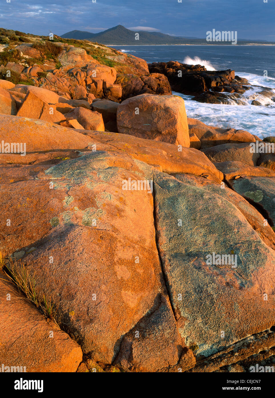 Sunrise sulle coste di granito a Gabo Island Victoria Australia Foto Stock