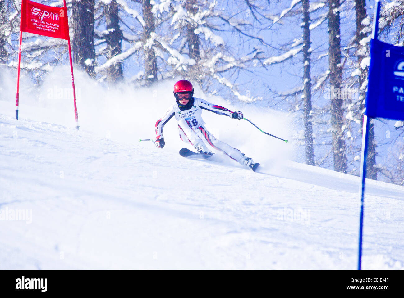 Bambini gara di sci in Italiano Montagna,Domodossola,Piemonte,Italia Foto Stock