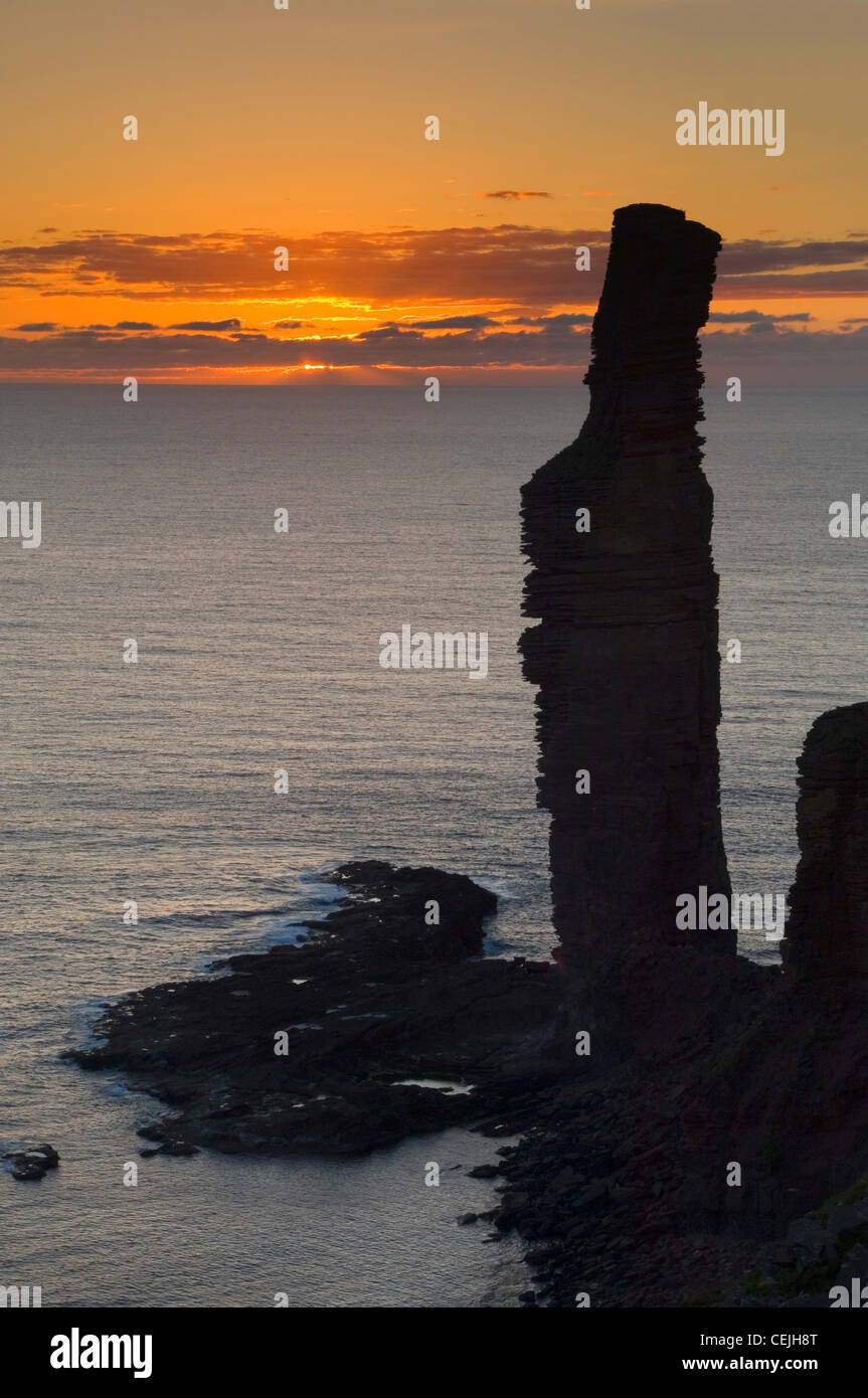 Il vecchio uomo di Hoy al tramonto, Orkney Islands, Scozia. Foto Stock