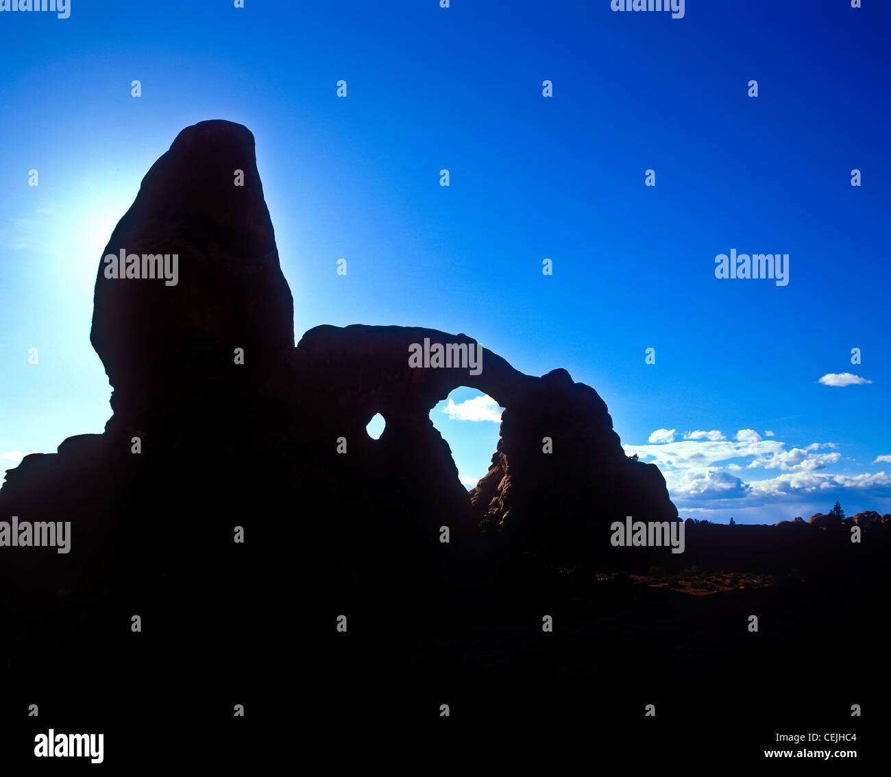 Dal lato est della finestra del Nord è possibile fotografare la torretta Arch. Grande colpo di sunrise. Parco Nazionale di Arches, Utah. Foto Stock