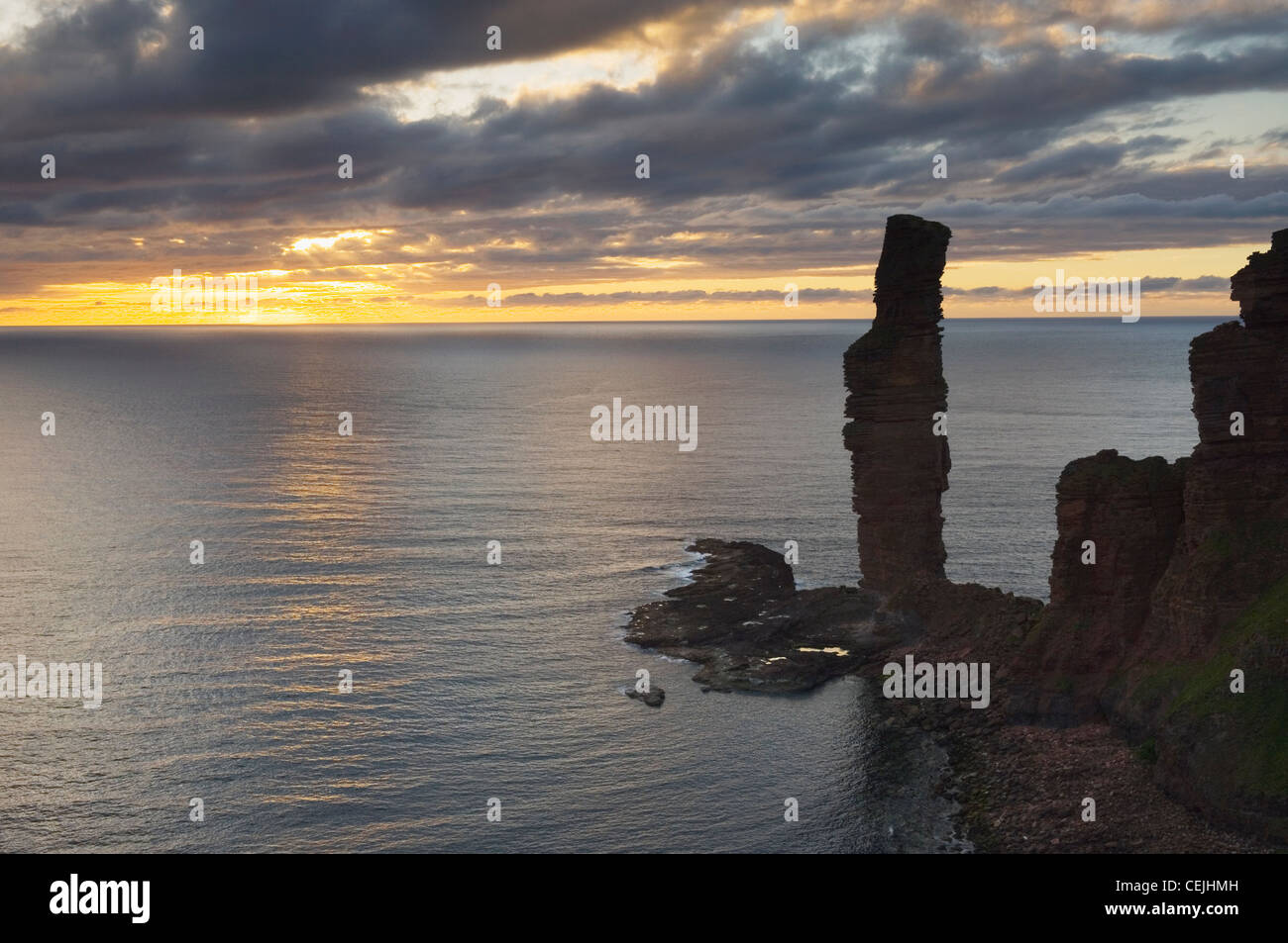 Il vecchio uomo di Hoy al tramonto, Orkney Islands, Scozia. Foto Stock
