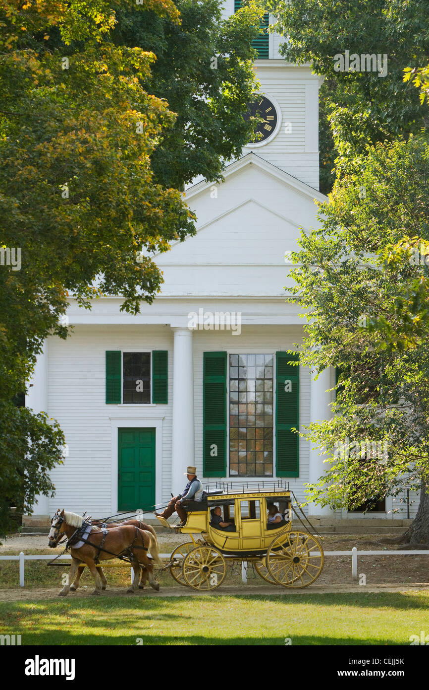 Un museo vivente ricreando la vita coloniale nel New England, Old Sturbridge Village a Sturbridge, dispone di un autentico stagecoach Foto Stock