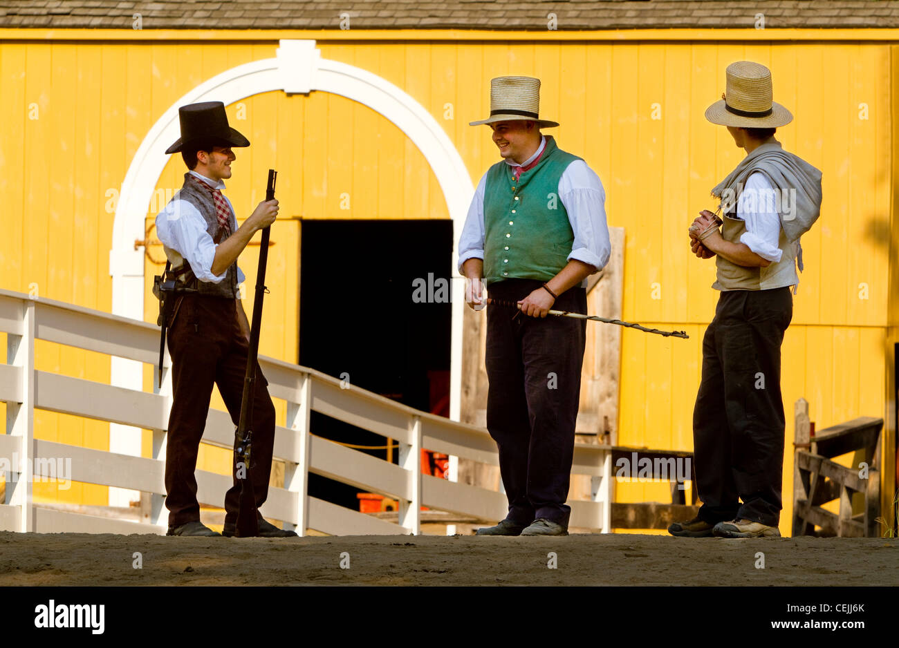 Giocare la loro parte nel museo vivente ricreando la vita coloniale in Nuova Inghilterra, i partecipanti di Old Sturbridge Village in Sturb Foto Stock