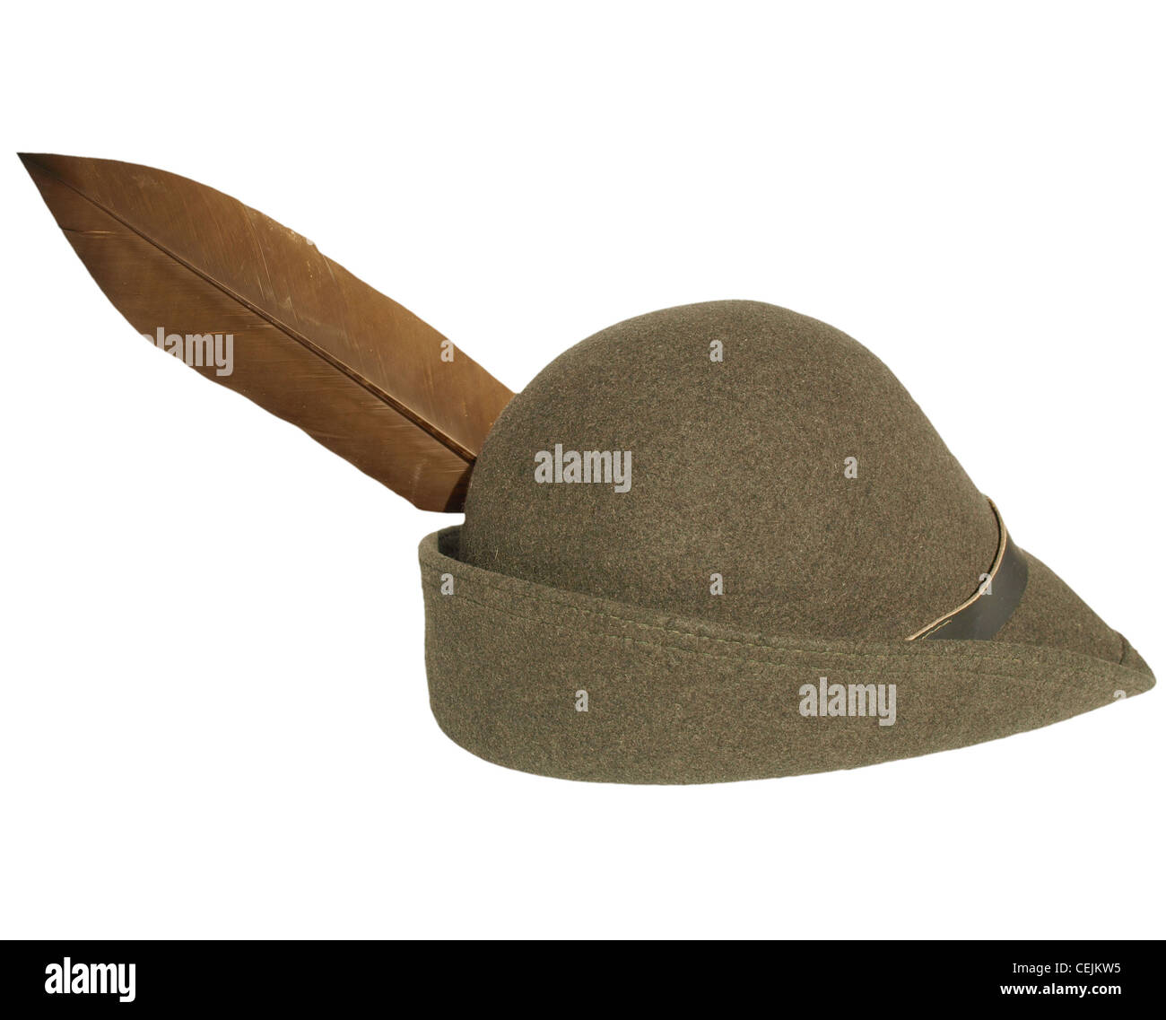 Vintage cappello alpino cappello con una piuma - isolato su sfondo bianco  Foto stock - Alamy
