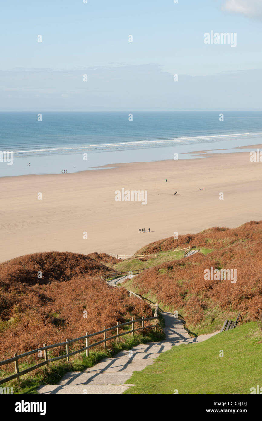 Passi che conducono alla spiaggia di Rhossili Bay, Penisola di Gower, Galles del Sud Foto Stock