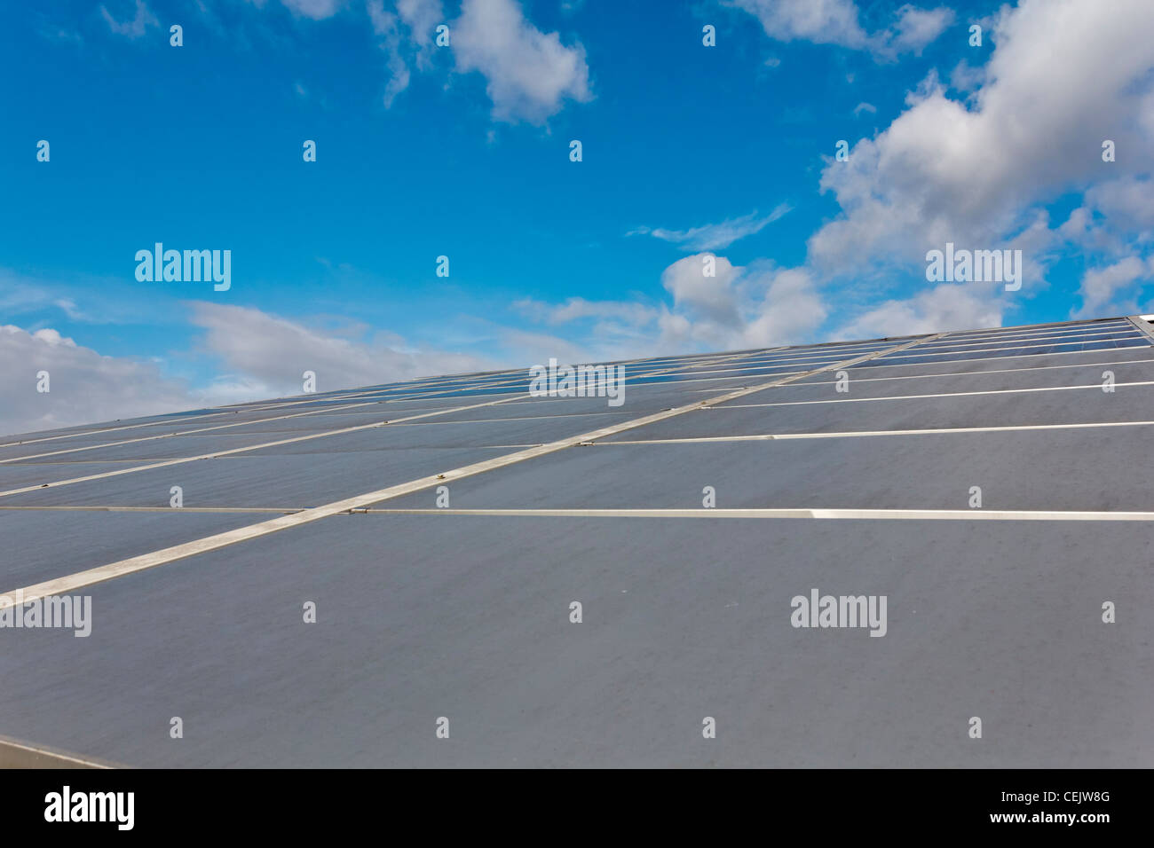 Tetto con totalmente integrato del pannello solare, sistema fotovoltaic, Italia Foto Stock