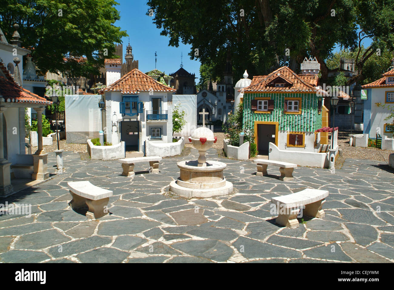 Case in miniatura in Portogallo dos Pequenitos parco a tema a Coimbra, Portogallo Foto Stock