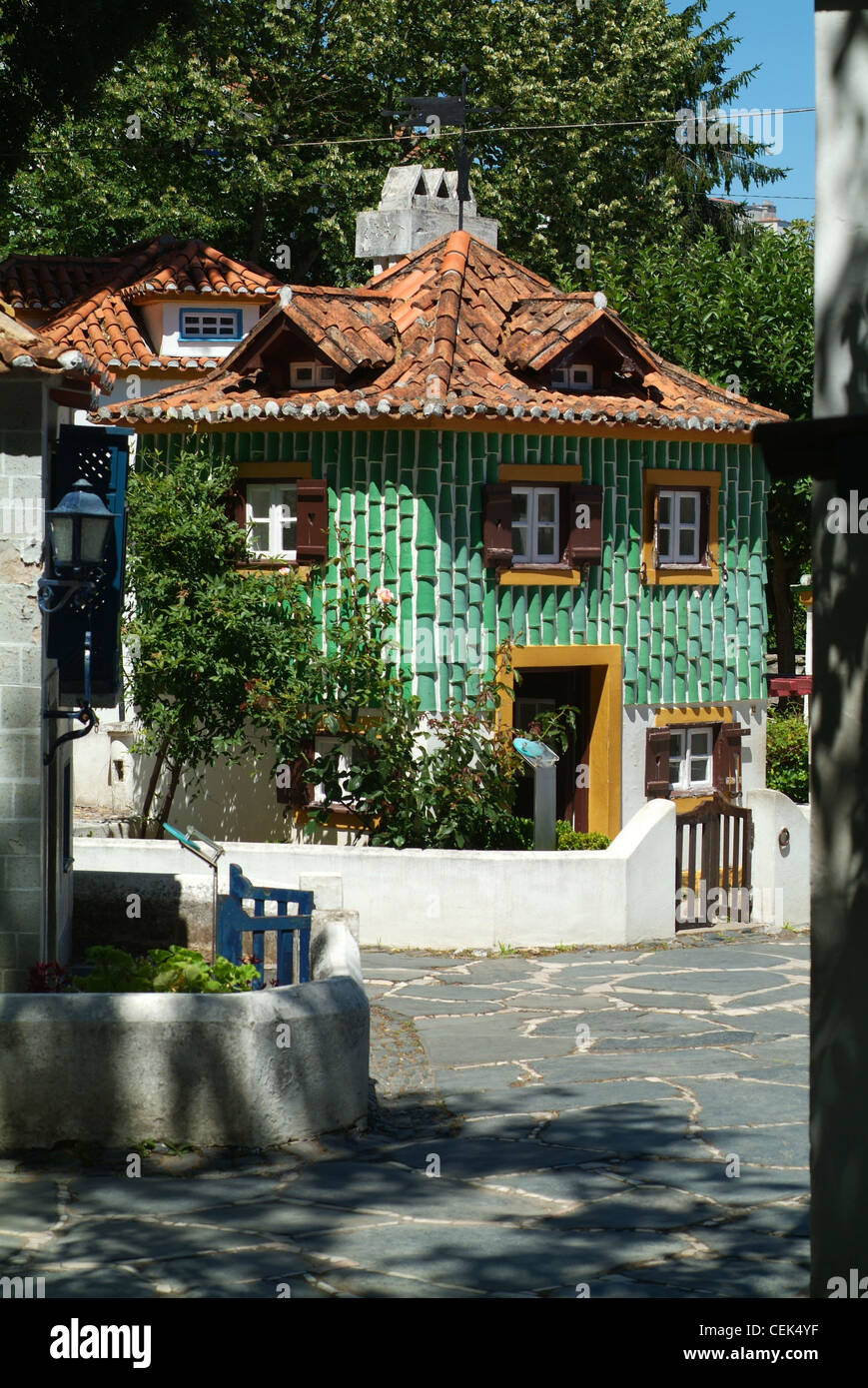 Case in miniatura in Portogallo dos Pequenitos parco a tema a Coimbra, Portogallo Foto Stock