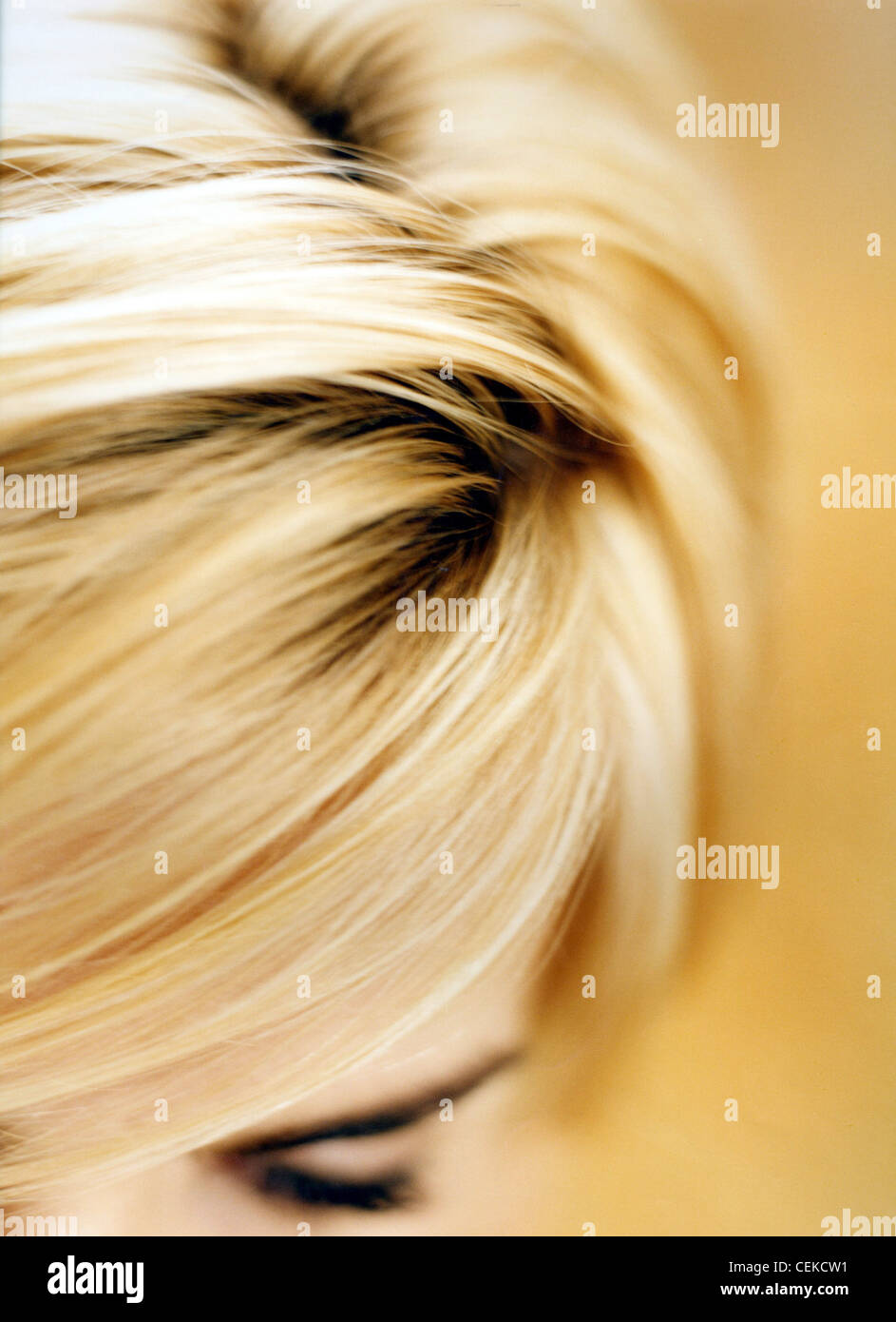 Dettaglio immagine di imbianchiti capelli biondi Foto Stock