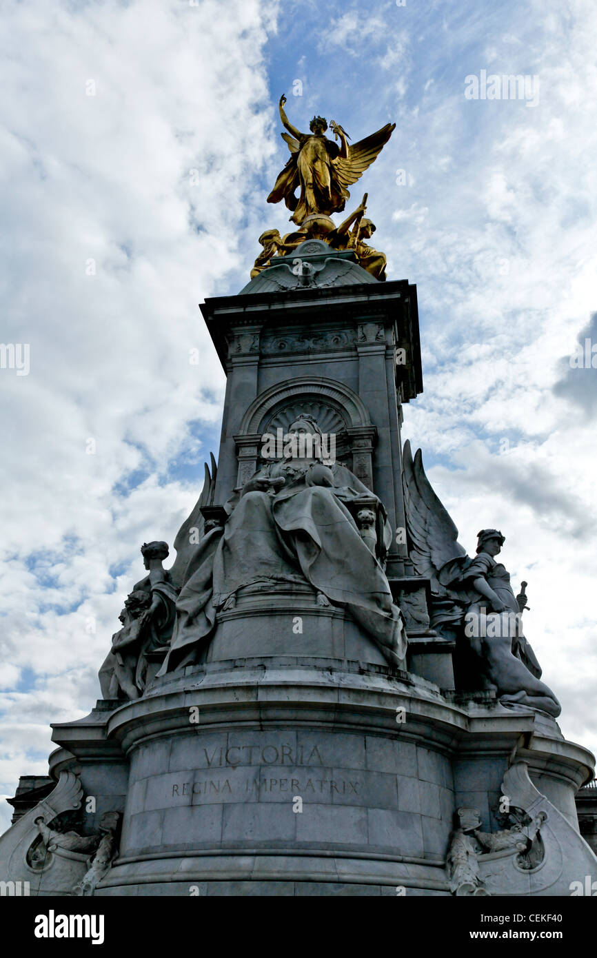 Victoria Memorial davanti a cancelli principali a Buckingham Palace Foto Stock
