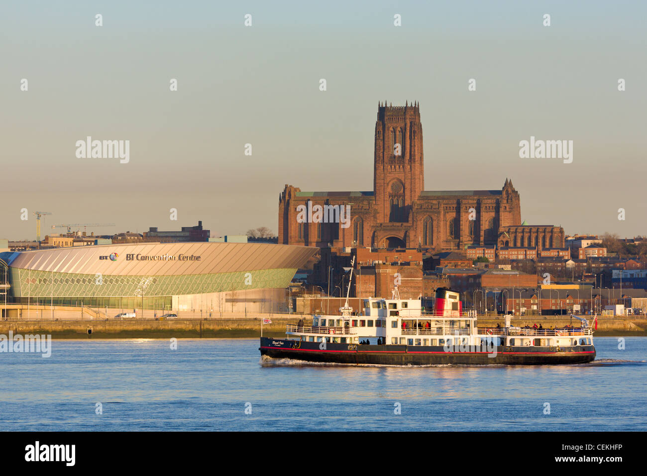 Mersey Ferry, Area di Echo e Cattedrale anglicana, Liverpool Foto Stock