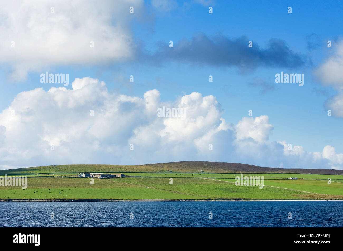 L'isola di Eday dal mare, Orkney Islands, Scozia. Foto Stock